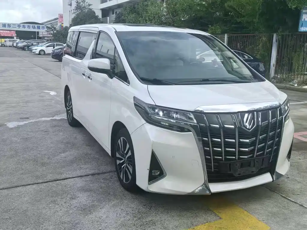Toyota Alphard — миниатюра 3