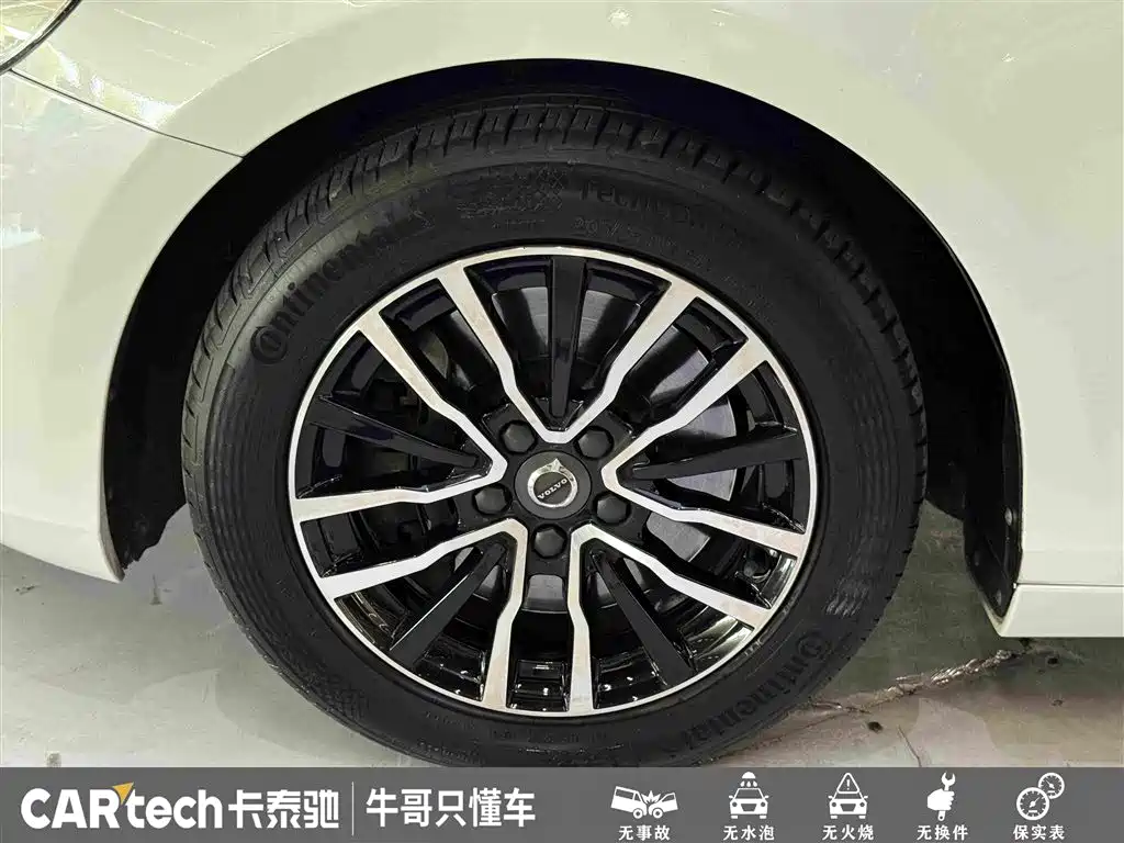 Volvo V40 — миниатюра 10