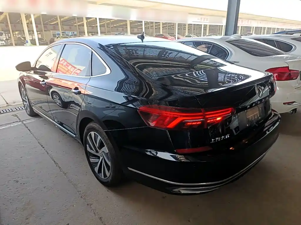 Volkswagen Passat PHEV — миниатюра 5