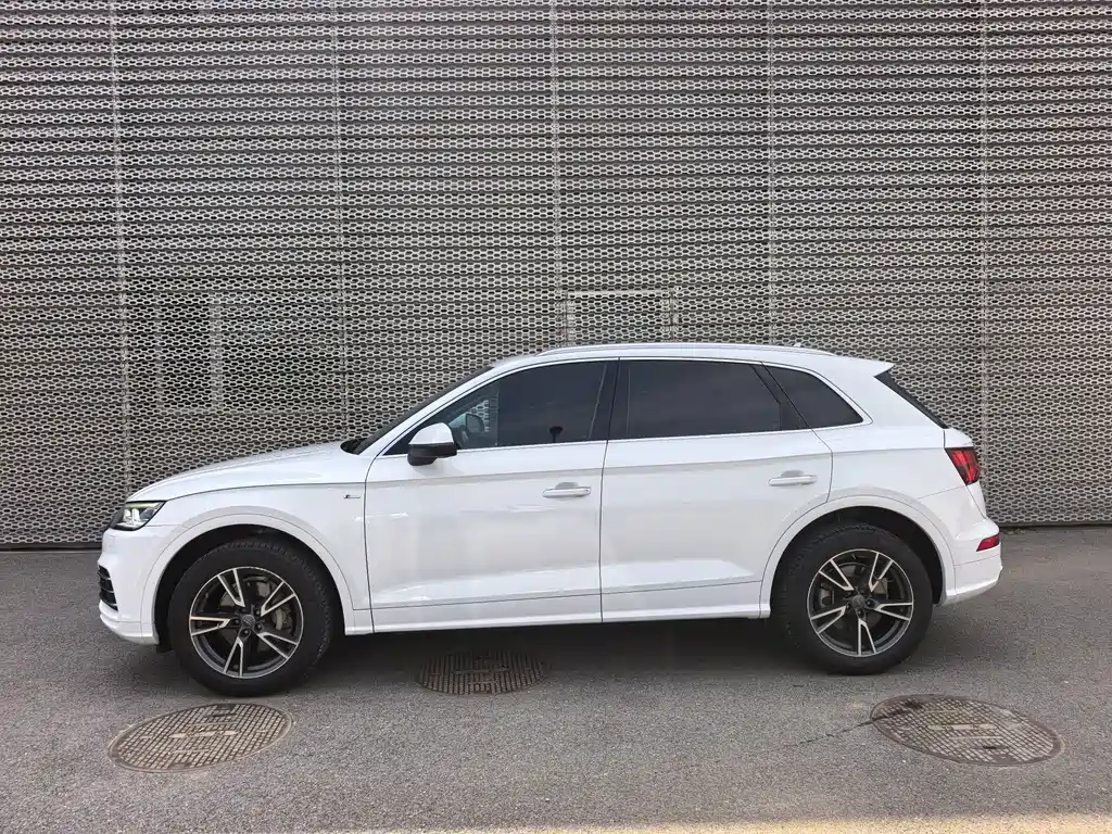 Audi Q5L — миниатюра 5