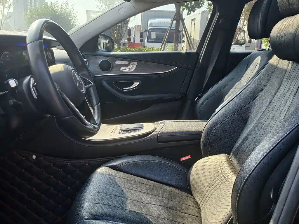 Mercedes-Benz E-Class — миниатюра 7