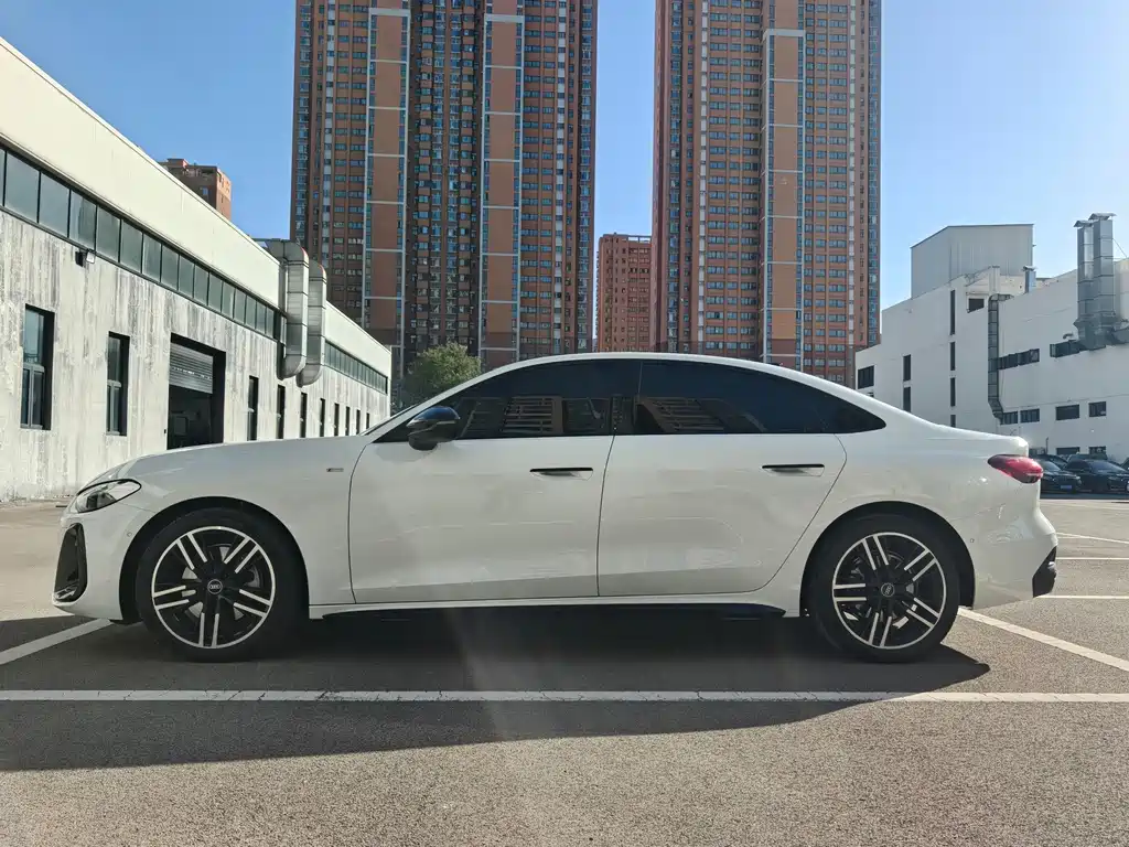 Audi A5L — миниатюра 3