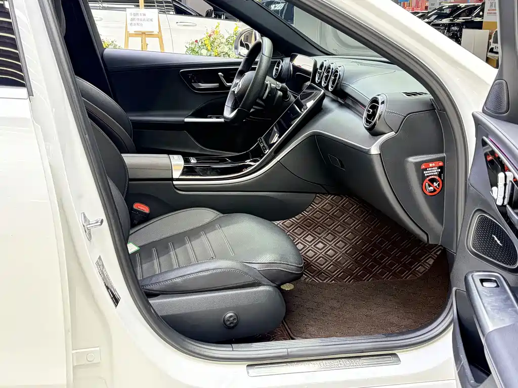 Mercedes-Benz C-Class — миниатюра 7