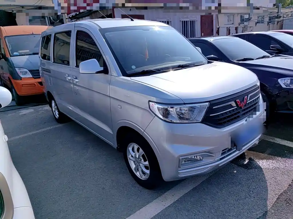 Wuling Hongguang V — миниатюра 4