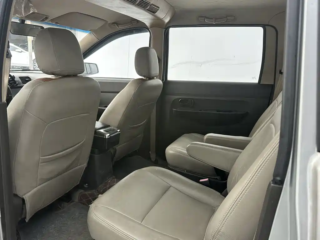 Wuling Hongguang — миниатюра 6