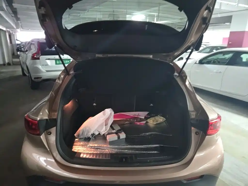 Infiniti QX30 — миниатюра 21