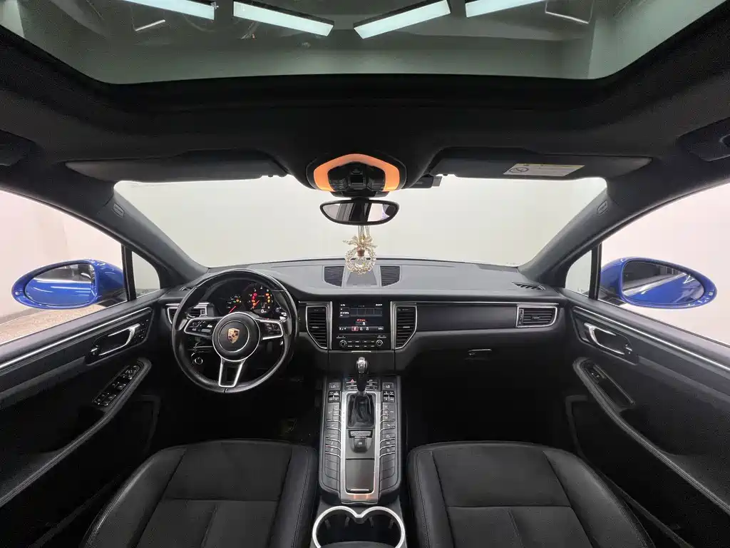 Porsche Macan — миниатюра 9
