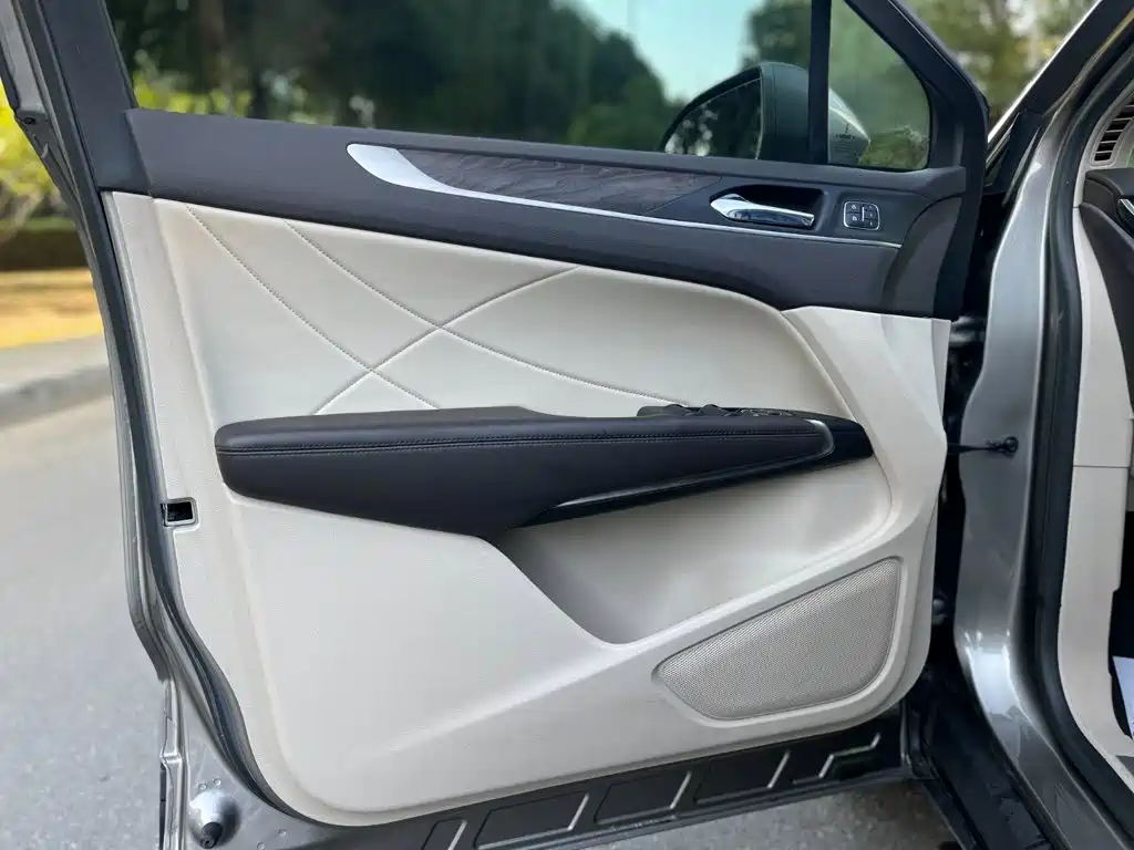 Lincoln MKC — миниатюра 12