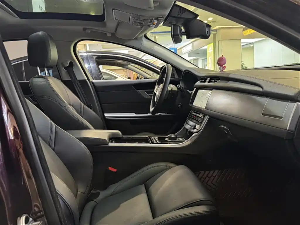 Jaguar XFL — миниатюра 7