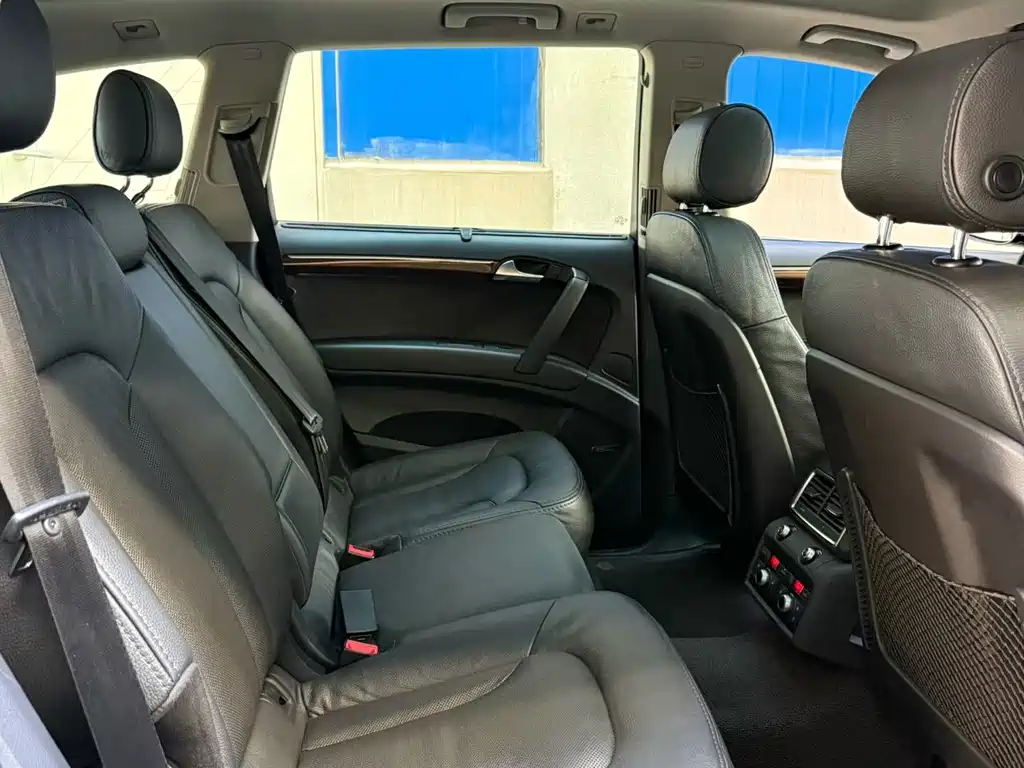 Audi Q7 — миниатюра 9