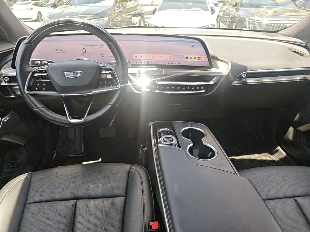 Cadillac Lyriq — миниатюра 10