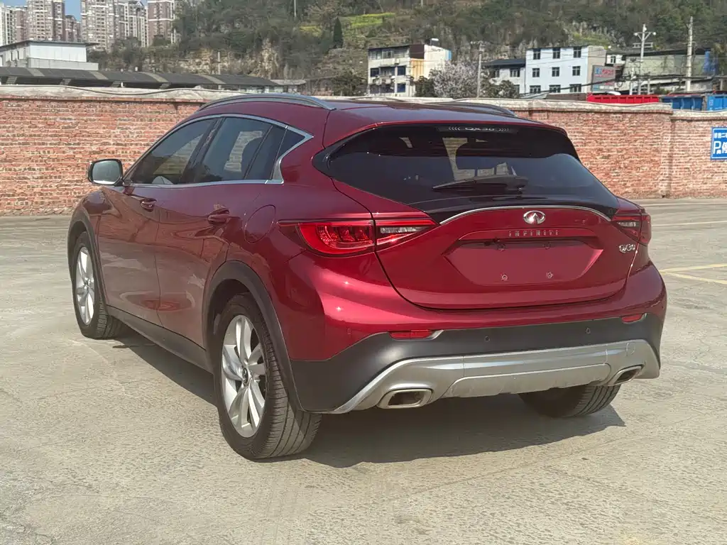 INFINITI QX30