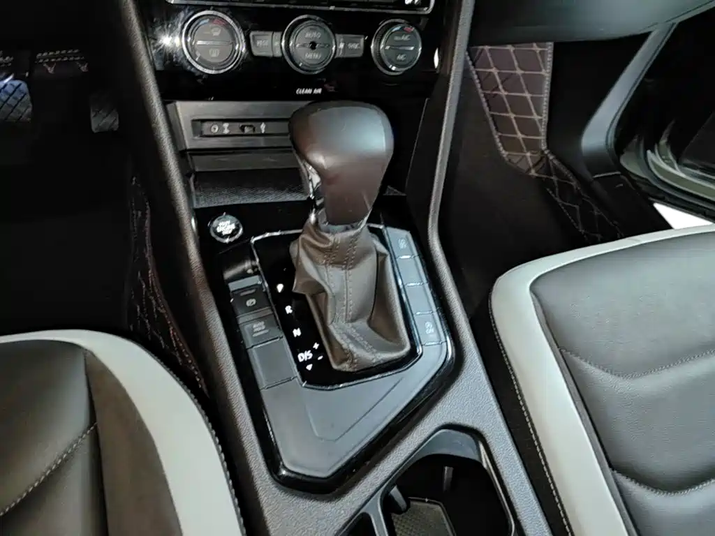 Volkswagen Tiguan L — миниатюра 14