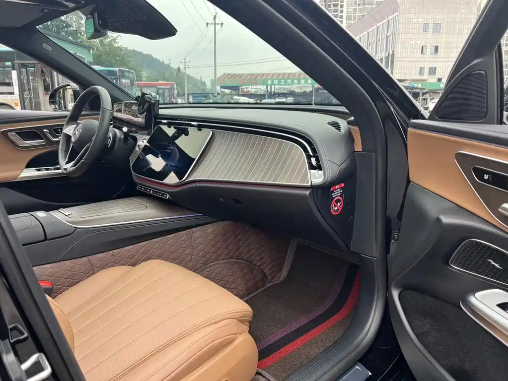 Mercedes-Benz E-Class — миниатюра 13