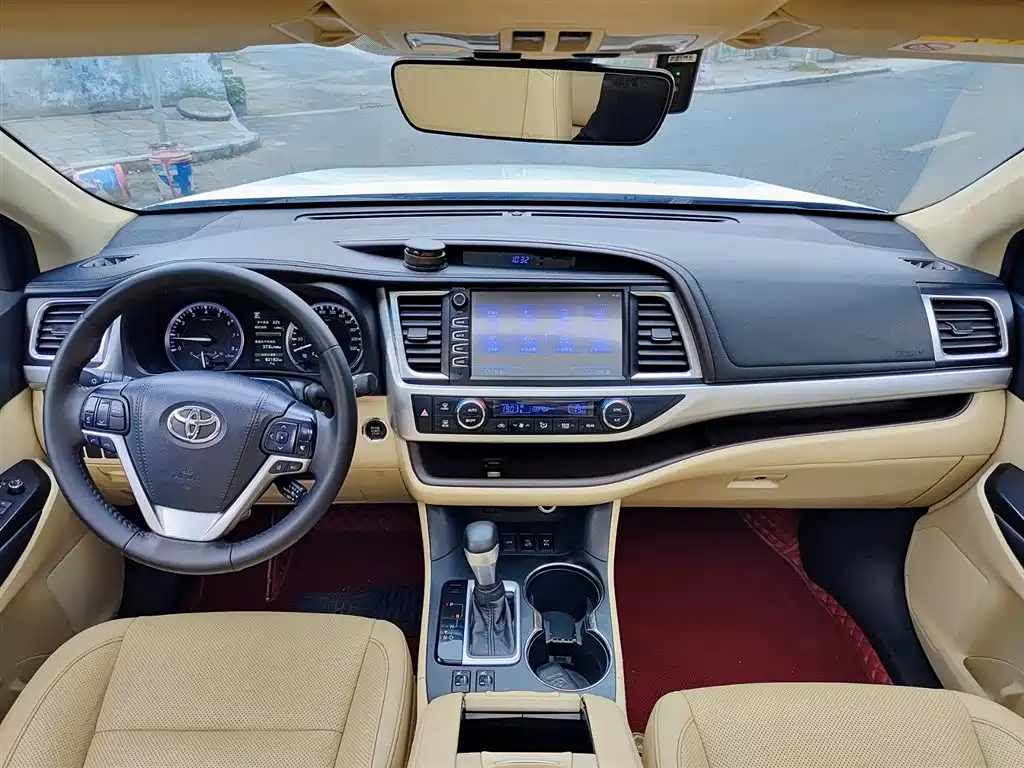 Toyota Highlander 2018 2.0T Luxury 7 мест V