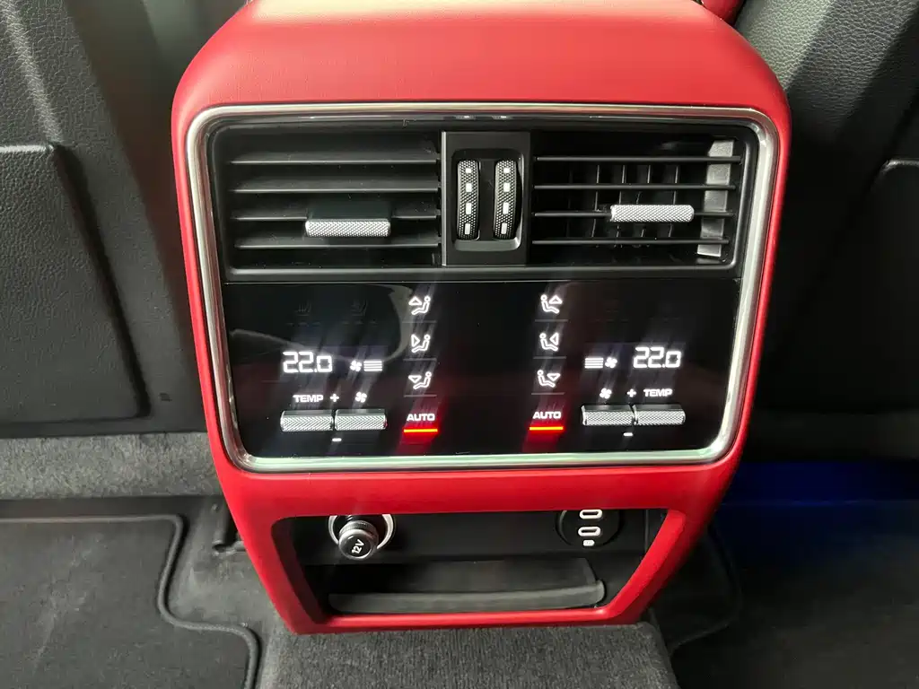 Porsche Cayenne — миниатюра 12