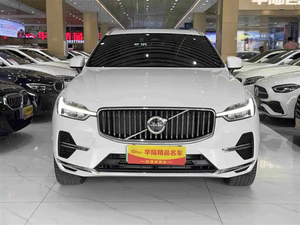 Volvo XC60 2023 T8 Luxury