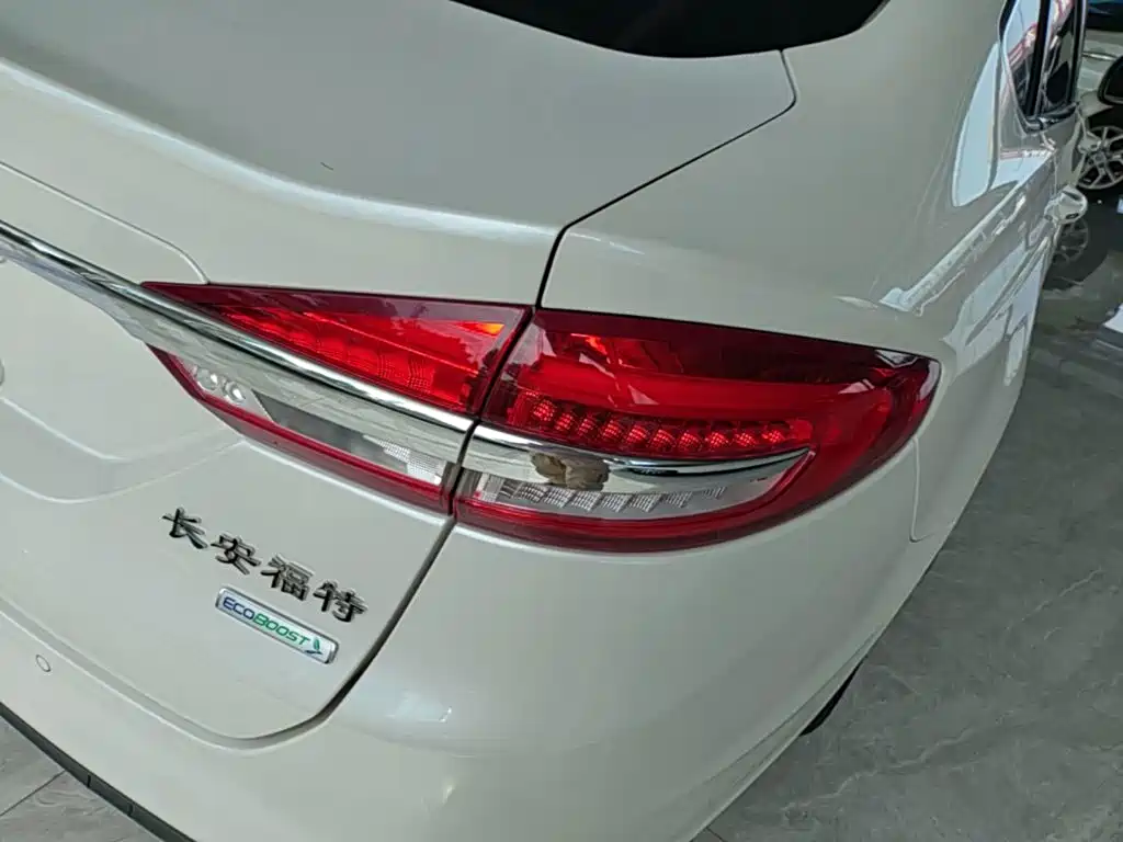 Ford Mondeo — миниатюра 8
