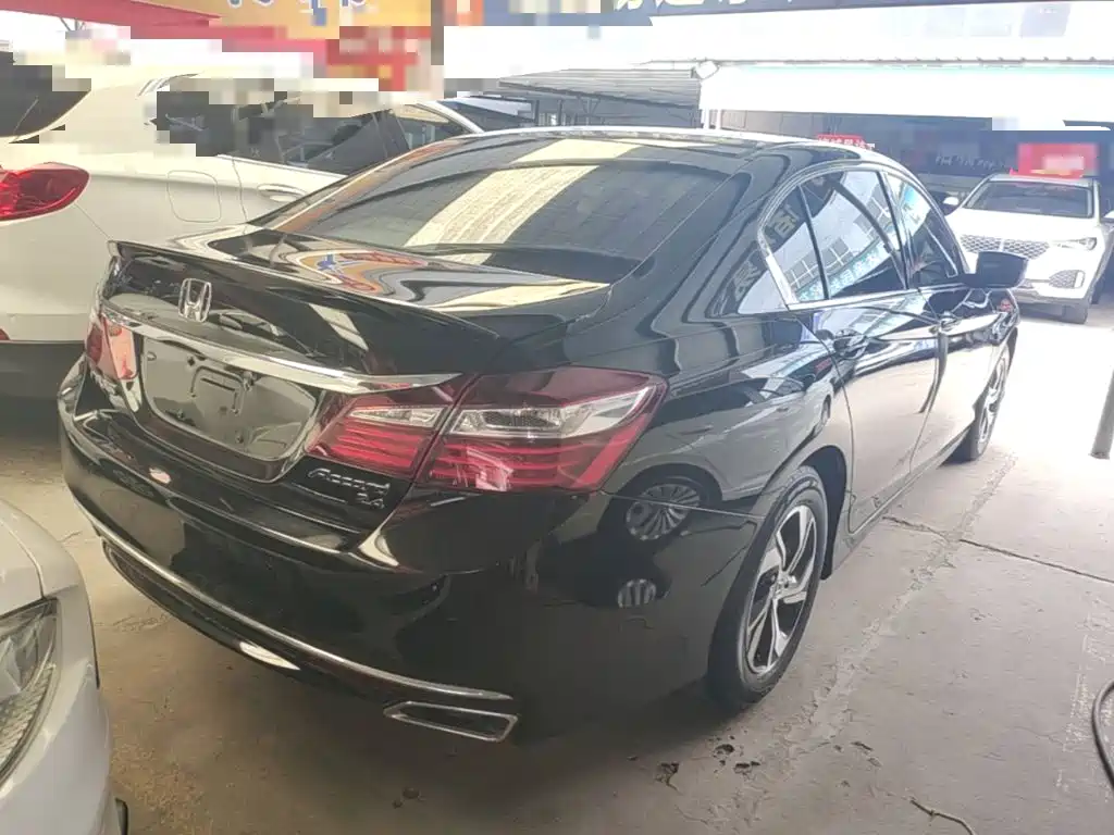 Honda Accord — миниатюра 7