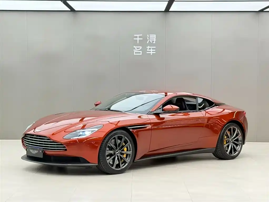 Купить Aston Martin DB11