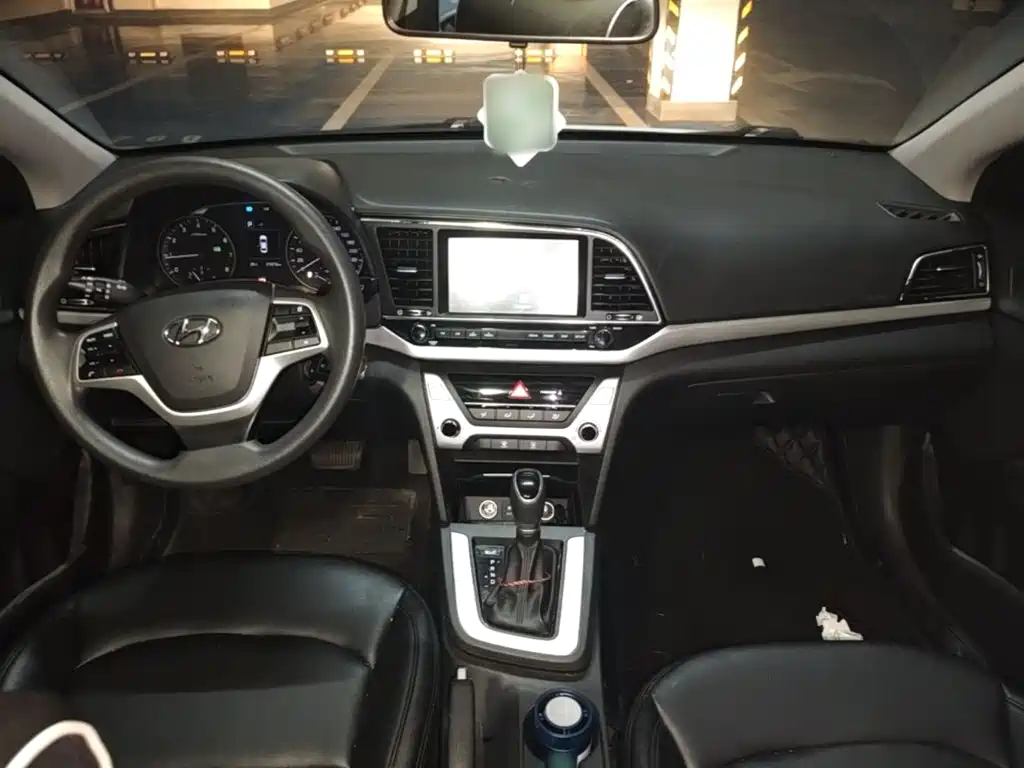 Hyundai Elantra — миниатюра 10