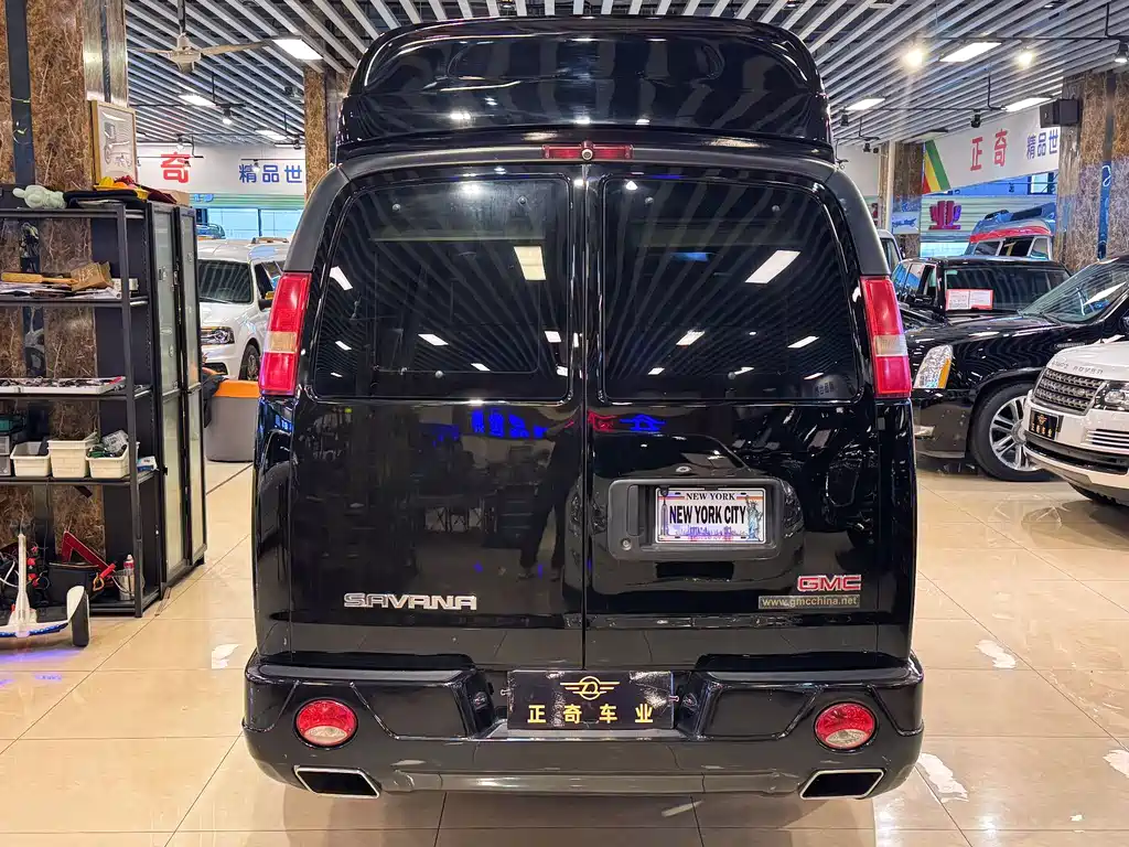 GMC Savana — миниатюра 4