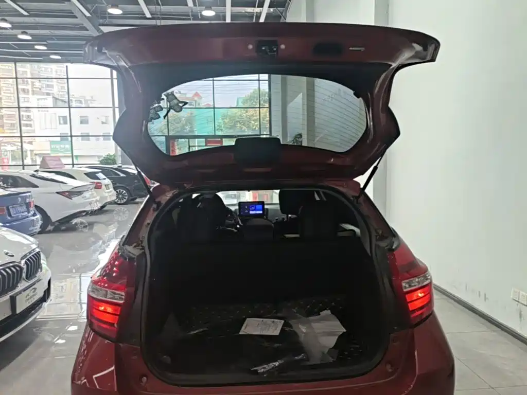 Toyota Yaris L — миниатюра 19