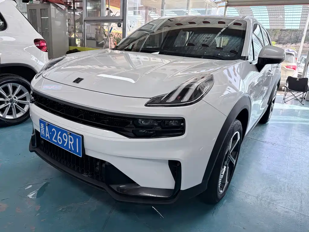 Lynk & Co 06