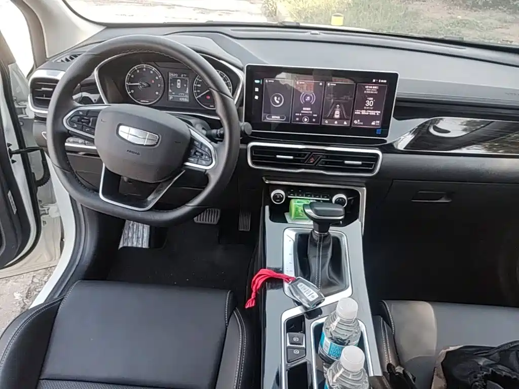 Geely Binyue — миниатюра 10