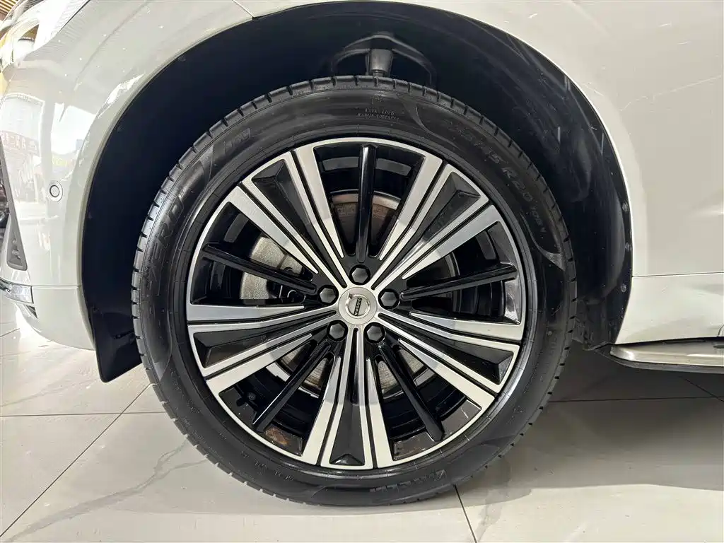 Volvo XC60 2023 T8 Luxury
