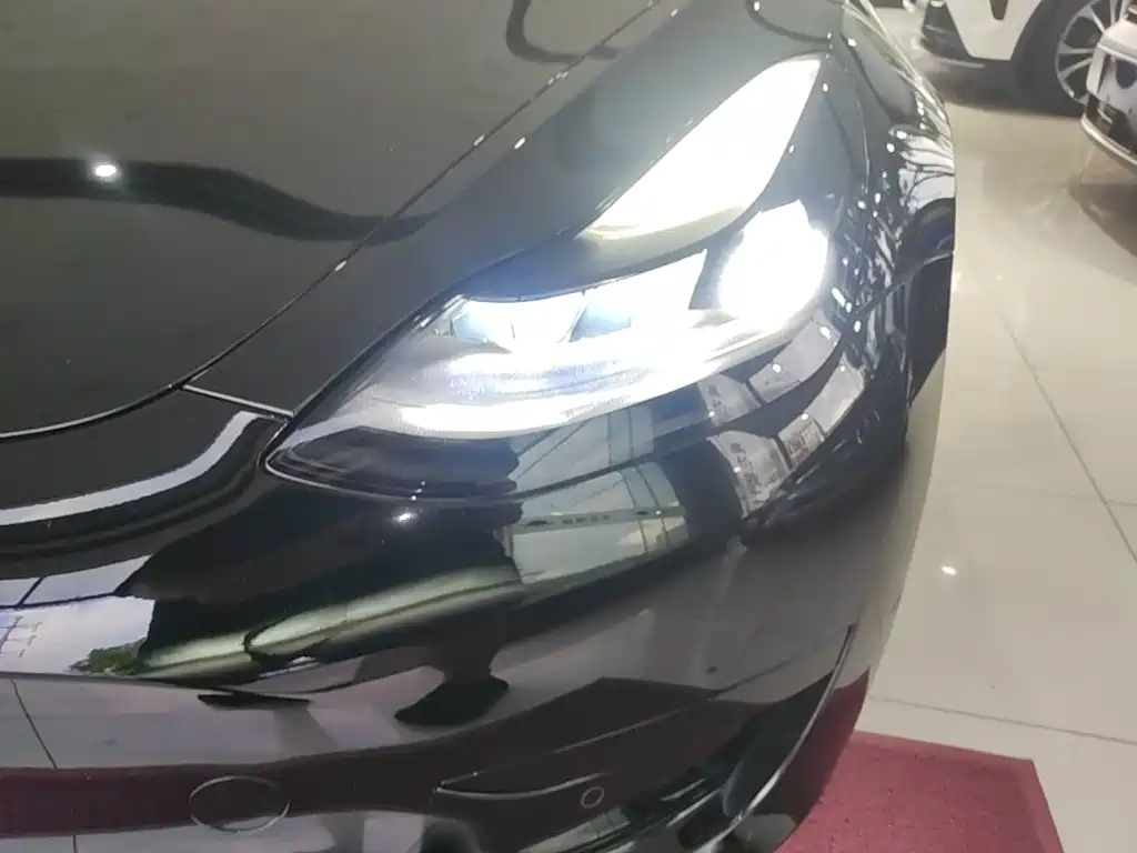 Tesla Model 3 — миниатюра 24