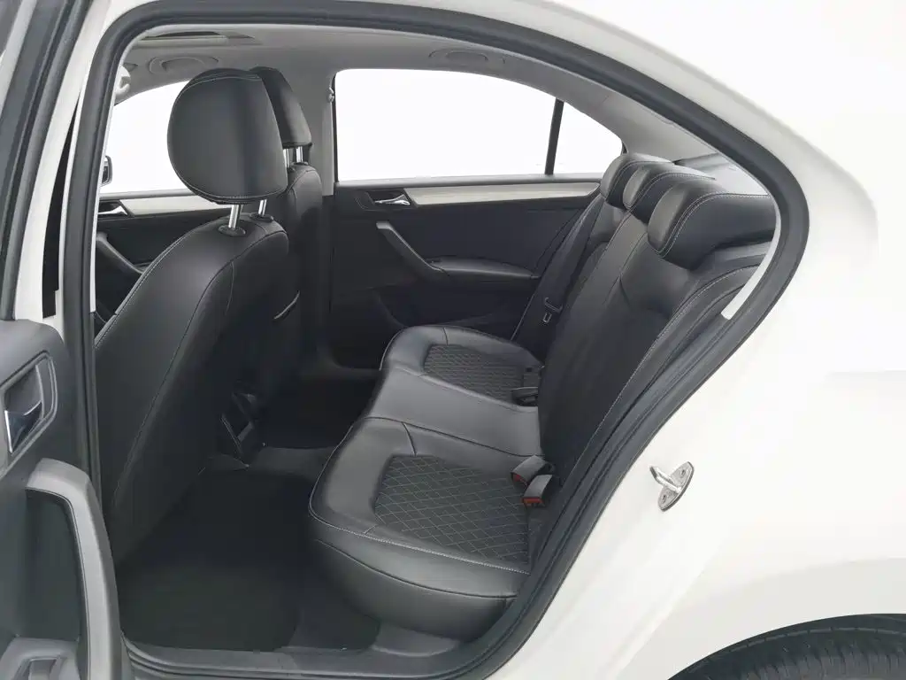 Skoda Rapid — миниатюра 15