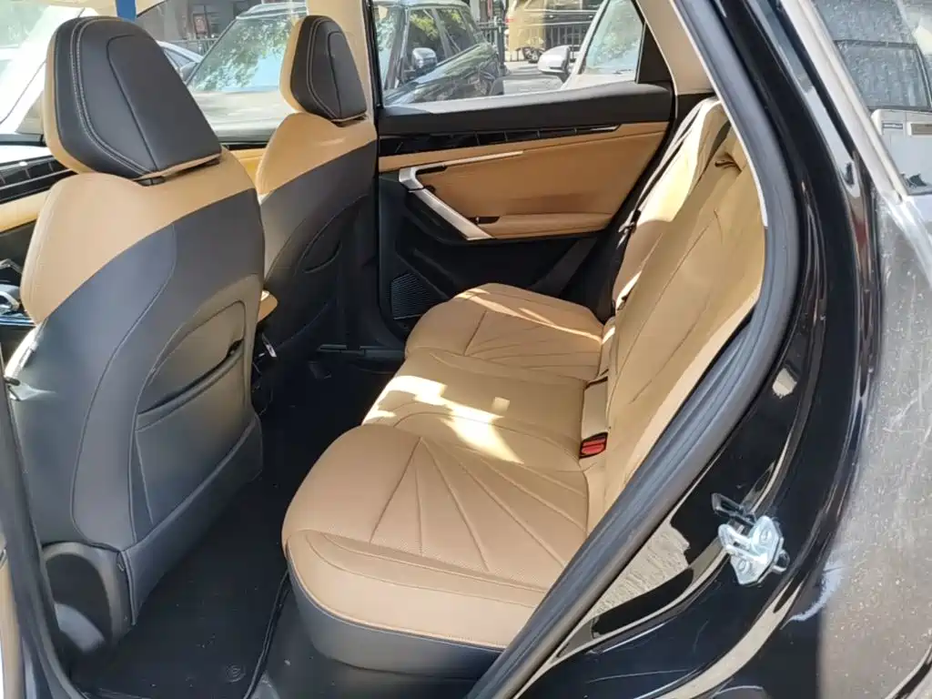 Geely Boyue L — миниатюра 17