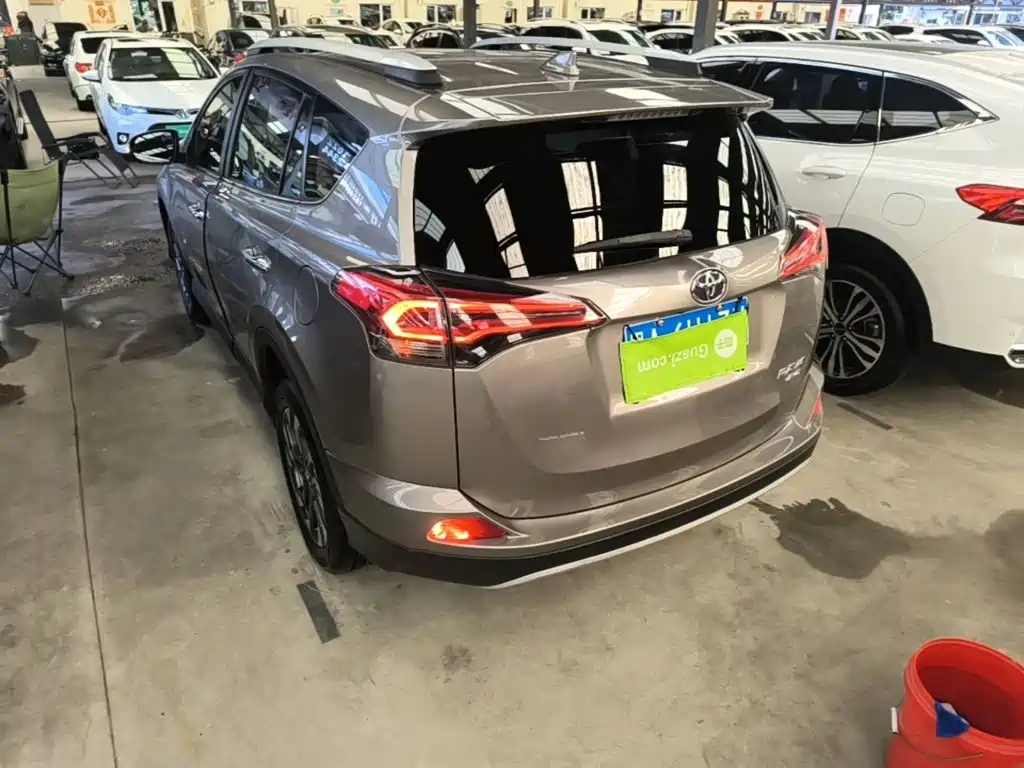 Toyota RAV4 — миниатюра 5