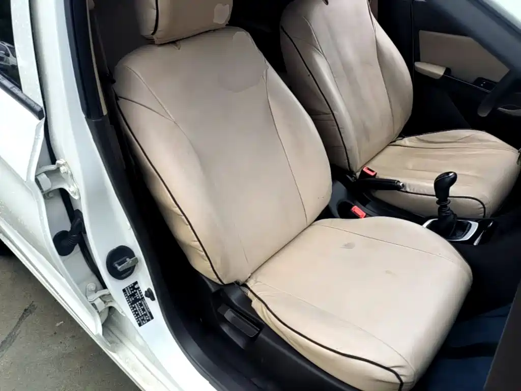Baojun 310W — миниатюра 25