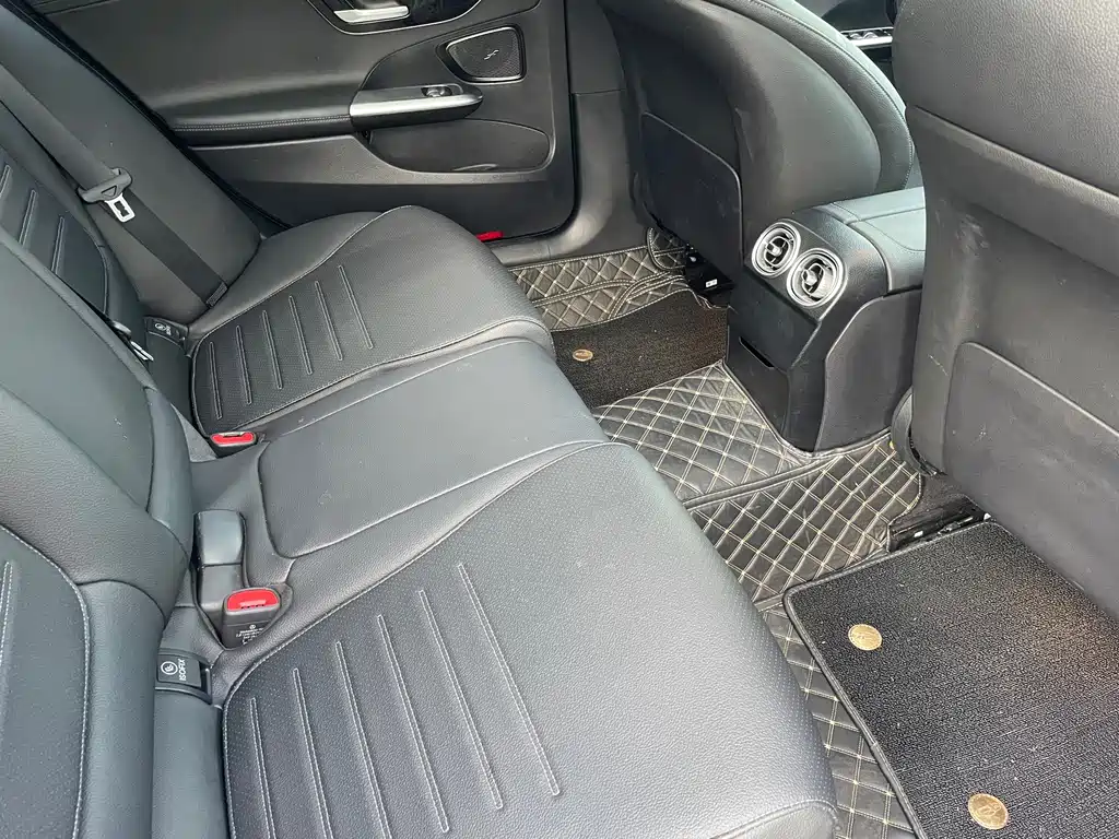 Mercedes-Benz C-Class — миниатюра 11