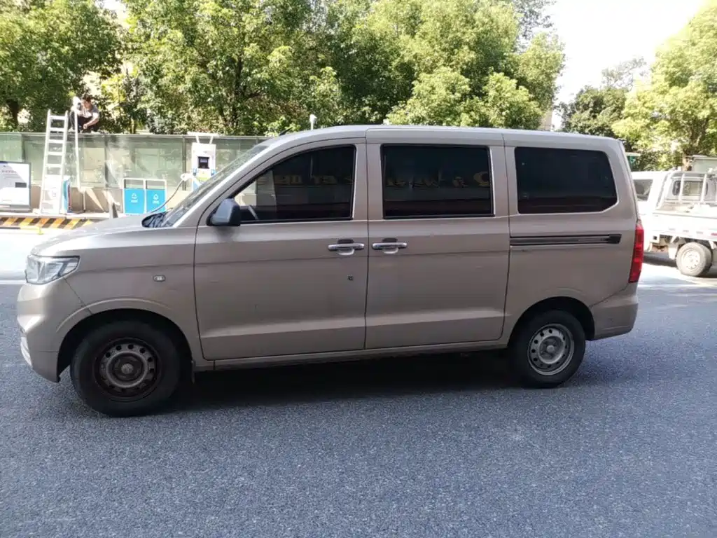 Wuling Hongguang V — миниатюра 4