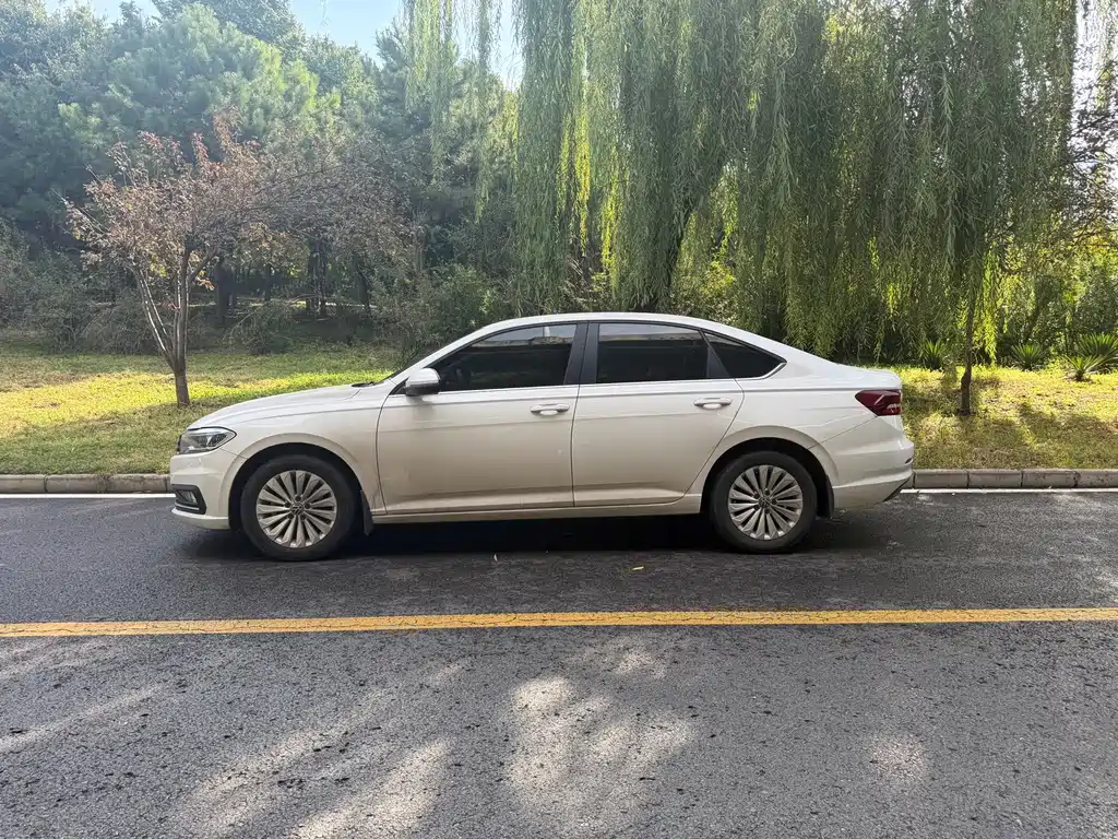 Volkswagen Lavida — миниатюра 4