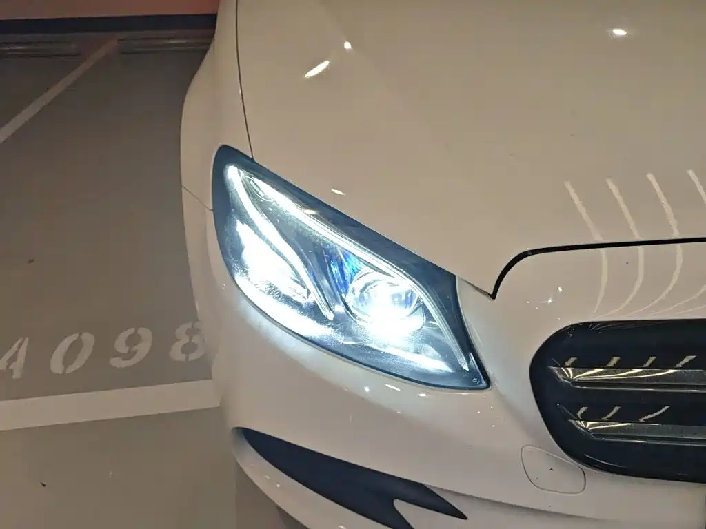 Mercedes-Benz E-Class (Import) — миниатюра 7
