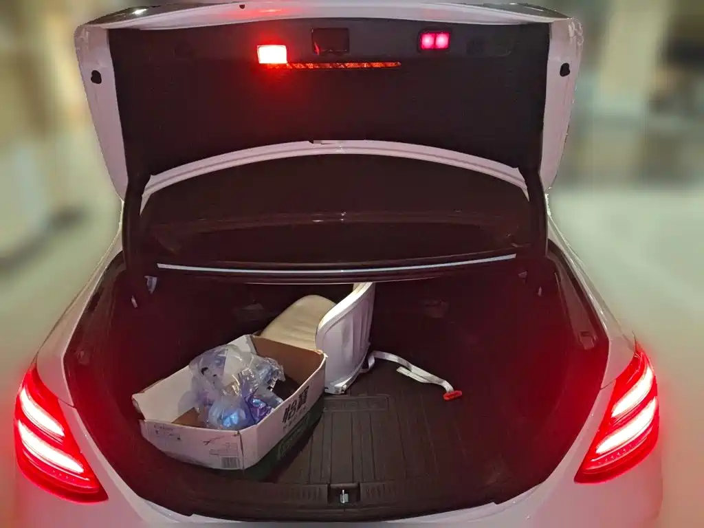 Mercedes-Benz E-Class (Import) — миниатюра 20