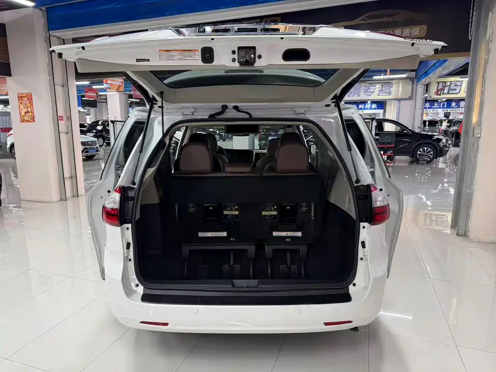 Toyota Sienna — миниатюра 11