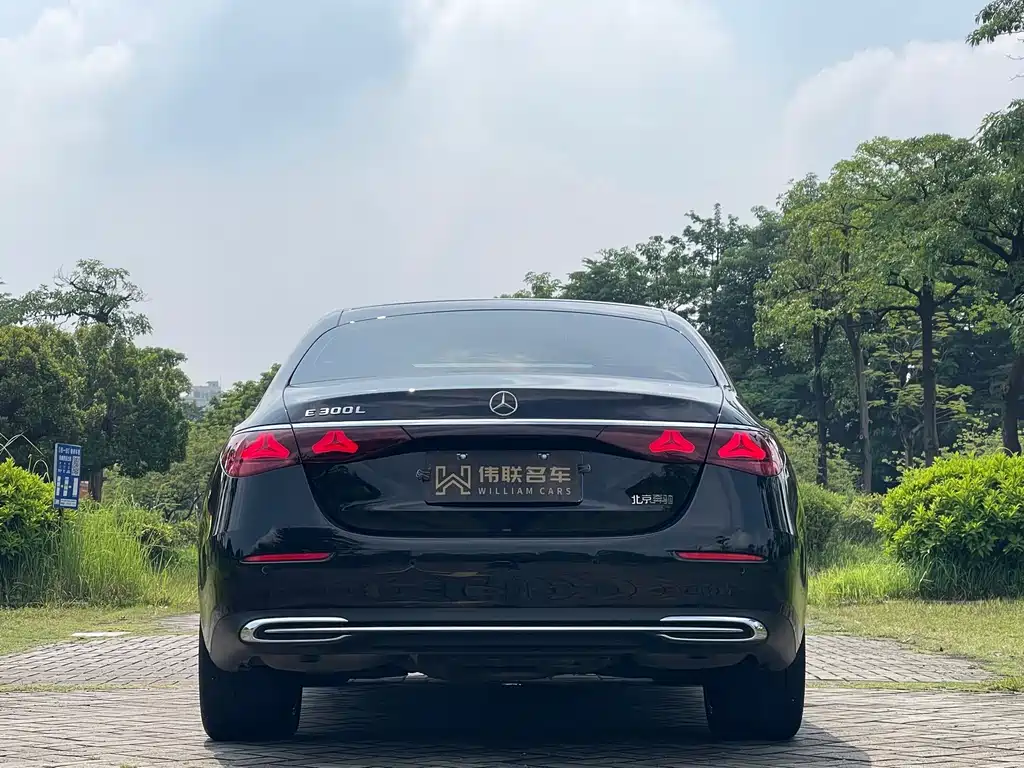 Mercedes-Benz E-Class — миниатюра 5