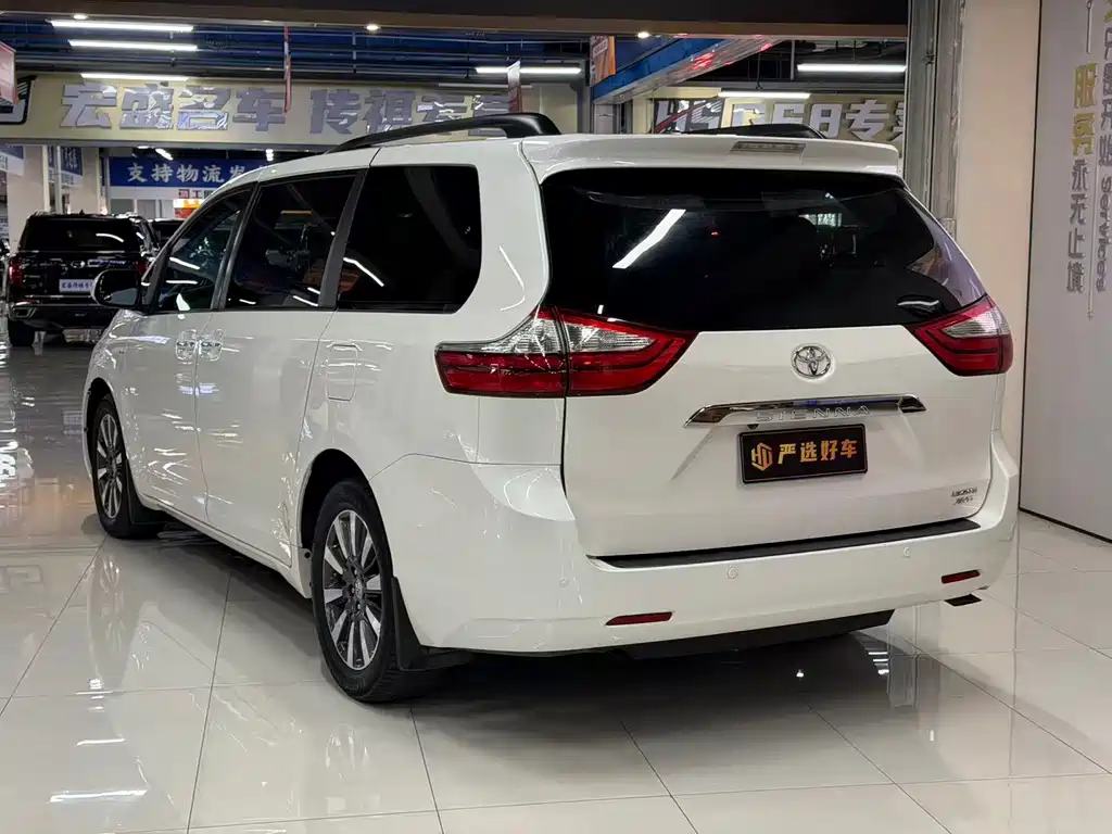 Toyota Sienna — миниатюра 3