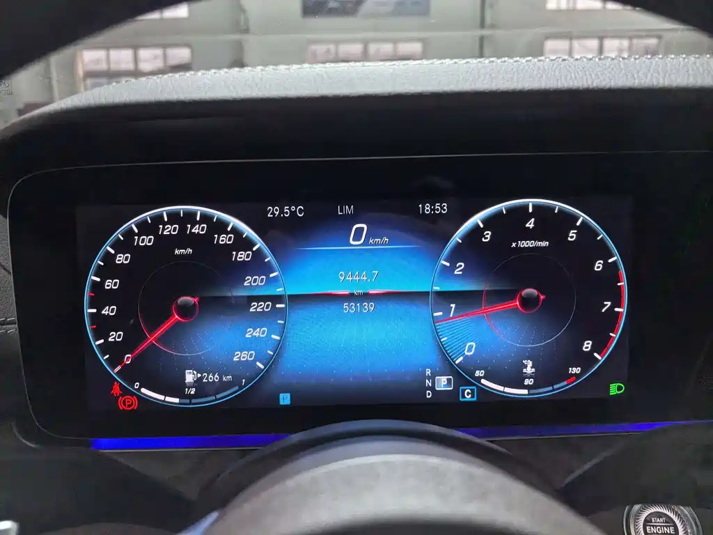 Mercedes-Benz E-Class — миниатюра 10