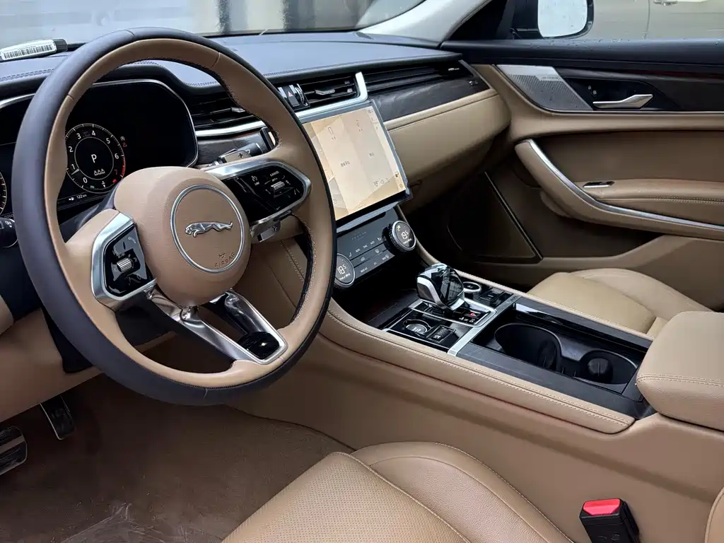 Jaguar XFL — миниатюра 5
