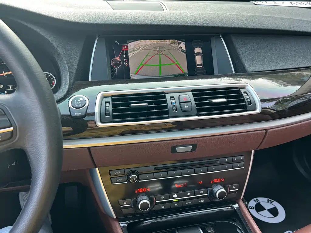 BMW 5 Series GT 5 GT 2014 528i Lead