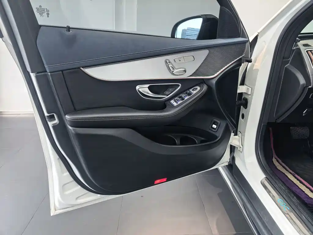 Mercedes-Benz EQC — миниатюра 13