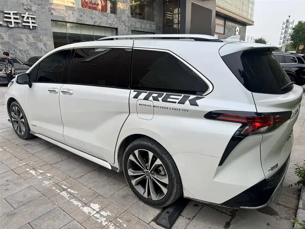 Toyota Granvia 2023 2.5L Luxury PLUS