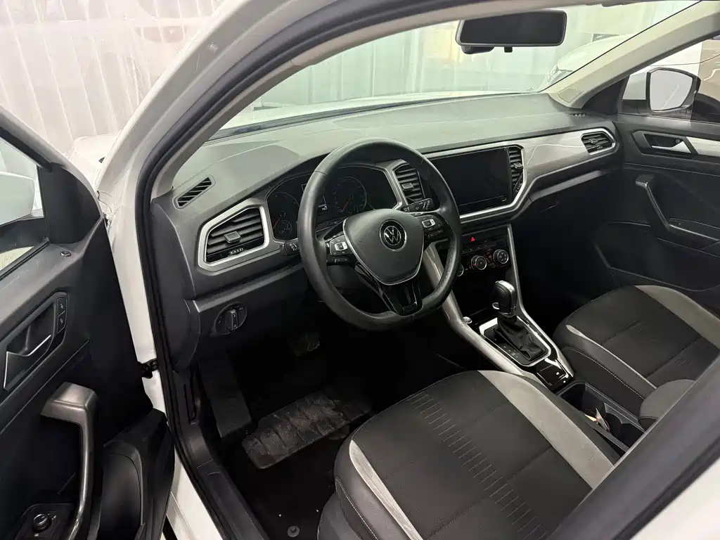 VOLKSWAGEN T ROC EXPLORING SONGS