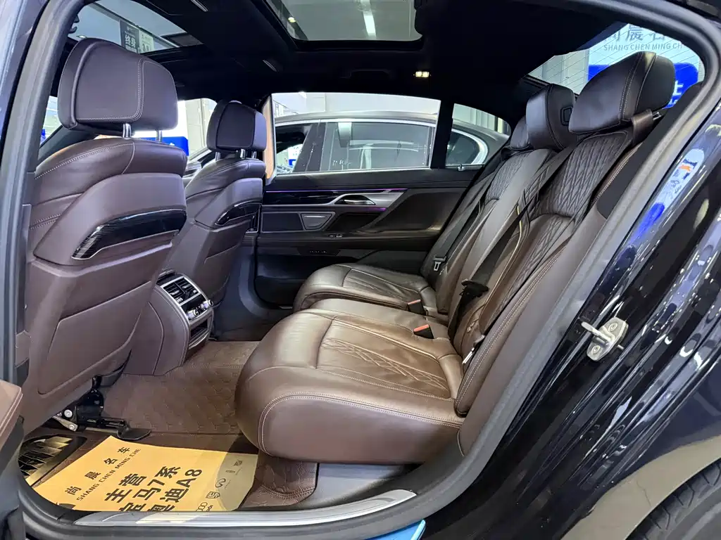 BMW 7 Series — миниатюра 12